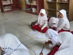 Viral, Murid SD di Musi Rawas Belajar Beralaskan Tikar dan Matras
