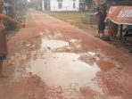 Warga Desa Rawang Besar Keluhkan Jalan Rusak Tak Kunjung Diperbaiki