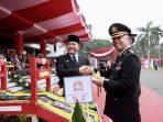HUT Bhayangkara Ke-77, Kapolda Sumsel Sematkan Pin Emas Untuk Gubernur HD