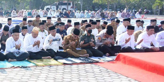 Minta Hujan, Pemda OKU Selatan Lakukan Sholat Istisqa