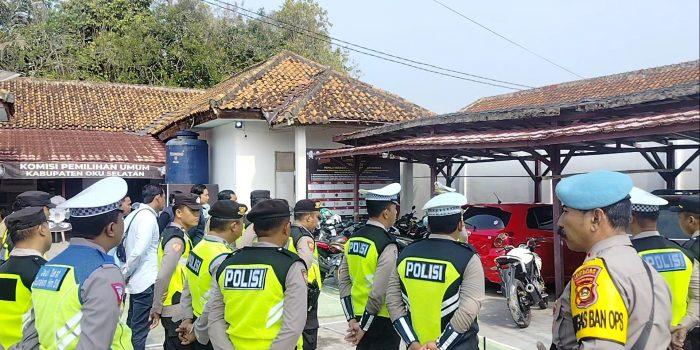 Amankan Penetapan DCT, Personel Polres OKU Selatan Siaga di KPU