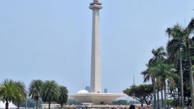 Libur Natal dan Tahun Baru 2024, Monas Dipadati Pengunjung