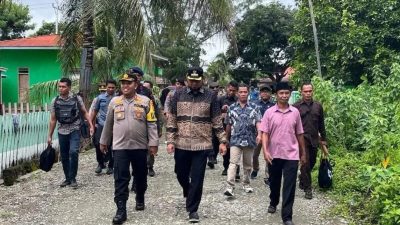 Bupati Halsel Sambangi Satgas Satuan Pemilu dan Serahkan Bantuan