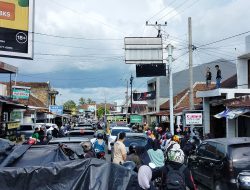 Libur Tahun Baru Pengunjung Danau Ranau Membeludak, Timbulkan Kemacetan