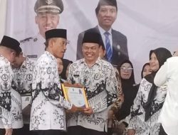 Peringati Hari jadi PGRI Ke-78 Tahun,  Kastubi Dinobatkan Sebagai Kepala Sekolah SD Kreatif