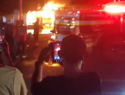 Viral!! Mobil Mewah Terbakar di Pinggir Jalan, Ternyata Milik Artis  Banyuwangi
