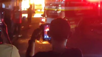 Viral!! Mobil Mewah Terbakar di Pinggir Jalan, Ternyata Milik Artis  Banyuwangi