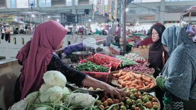 Cuaca Ekstrem, Harga Sayur Mayur Kembali Merangkak Naik di Pasar Batang
