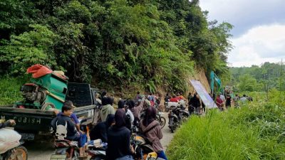 Tanah Longsor, BPBD OKU Selatan Buka Jalan Alternatif  di Dusun 7 Telok Agung 