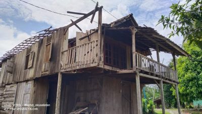 Angin Kencang, Satu Unit Rumah di OKU Selatan Roboh Tertimpa Pohon