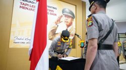 Kapolres Metro Bekasi Pimpin Upacara Penyerahan Jabatan, Kenaikan Pangkat Pengabdian dan Pelepasan Purna Bakti di Polres Metro Bekasi