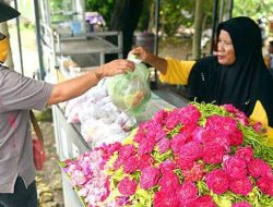 Laris Manis, Jelang Ramadhan Jadi Berkah Penjual Bunga Tabur Pemakaman