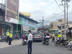 Pasar Takjil Dipadati Warga, Sat Lantas Polres OKU Selatan Atur Lalulintas