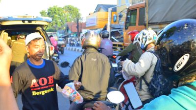 Berbagi keberkahan, Aliansi Ormas Bekasi Bagikan Takjil Gratis