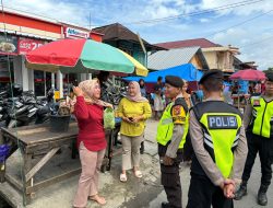 Jaga Kamtibmas, Puluhan Personil Polres OKU Selatan Atur Arus Lalulintas di Warkuk Ranau Selatan