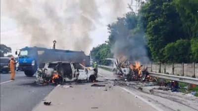Kecelakaan Maut Km 58 Tol Cikampek 9 Orang Meninggal Dunia Polisi: Gran Max Menepi Lalu Ditabrak 