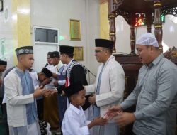 Kapolres Aceh Timur Bersama Pejabat Utama dan Para Kapolsek Sholat Ied di Masjid Babuttaqwa