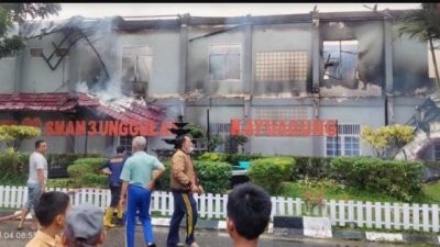 Diduga Akibat Konsleting Listrik, Asrama Putra SMAN 3 Kayuagung Hangus Terbakar