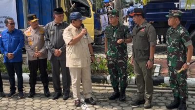 Kepala BNPB Dampingi Menhan Serahkan Bantuan Penanganan Bencana Sumbar