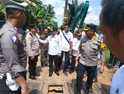 Didampingi Kapolres PALI,Wabup Soemarjono Tinjau Pembangunan Jembatan di Desa Muara Sungai