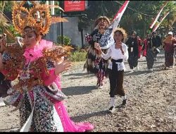 Berganti Tahun!! Tetap Saja Peserta Karnaval 2024 Lewati Jalan Rusak di Desa Benculuk