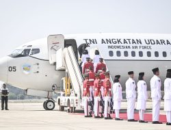 Bangganya Skuadron 17 TNI AU Terbangkan Sang Merah Putih dan Teks Proklamasi ke IKN