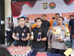 Polres Metro Bekasi tangkap 4 pelaku Sindikat pemindahan Isi tabung Gas Elpiji ke Kaleng Portable