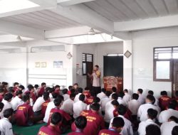 Berikan Pesan Kamtibmas kepada para Pelajar, Polsek Sukatani gelar Police Goes To School