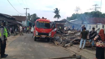 Satu Unit Rumah di Desa Kemiling Hangus Terbakar, Pemkab OKU Selatan Turut Berdukacita