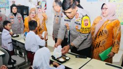 Jalankan Program Pemerintah, Polda Sumsel Berikan Makan Sehat Bergizi Gratis Bagi Siswa Sekolah Dasar