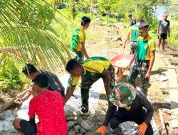 Satgas Pamtas Yonarmed 11 Kostrad Bersama Warga Lumbis Hulu Bangun Rabat Beton