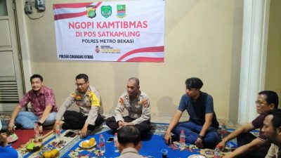 Sosialisasikan Hotline pengaduan Layanan Polisi, Kasat Reskrim Polres Metro Bekasi gelar ‘Ngopi Kamtibmas’ bersama Masyarakat