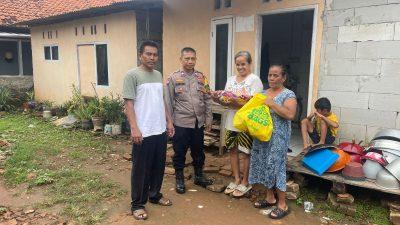 Polsek Cikarang Selatan salurkan Bantuan Sembako kepada Warga Tunanetra di Desa Sukadami